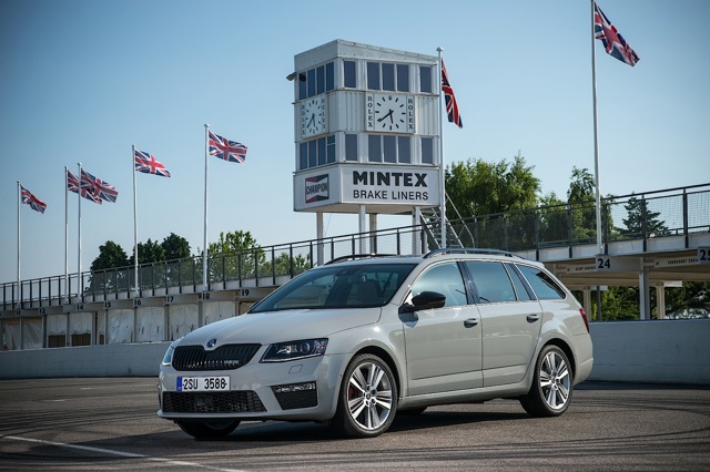 Skoda Octavia Combi Rs photo 33