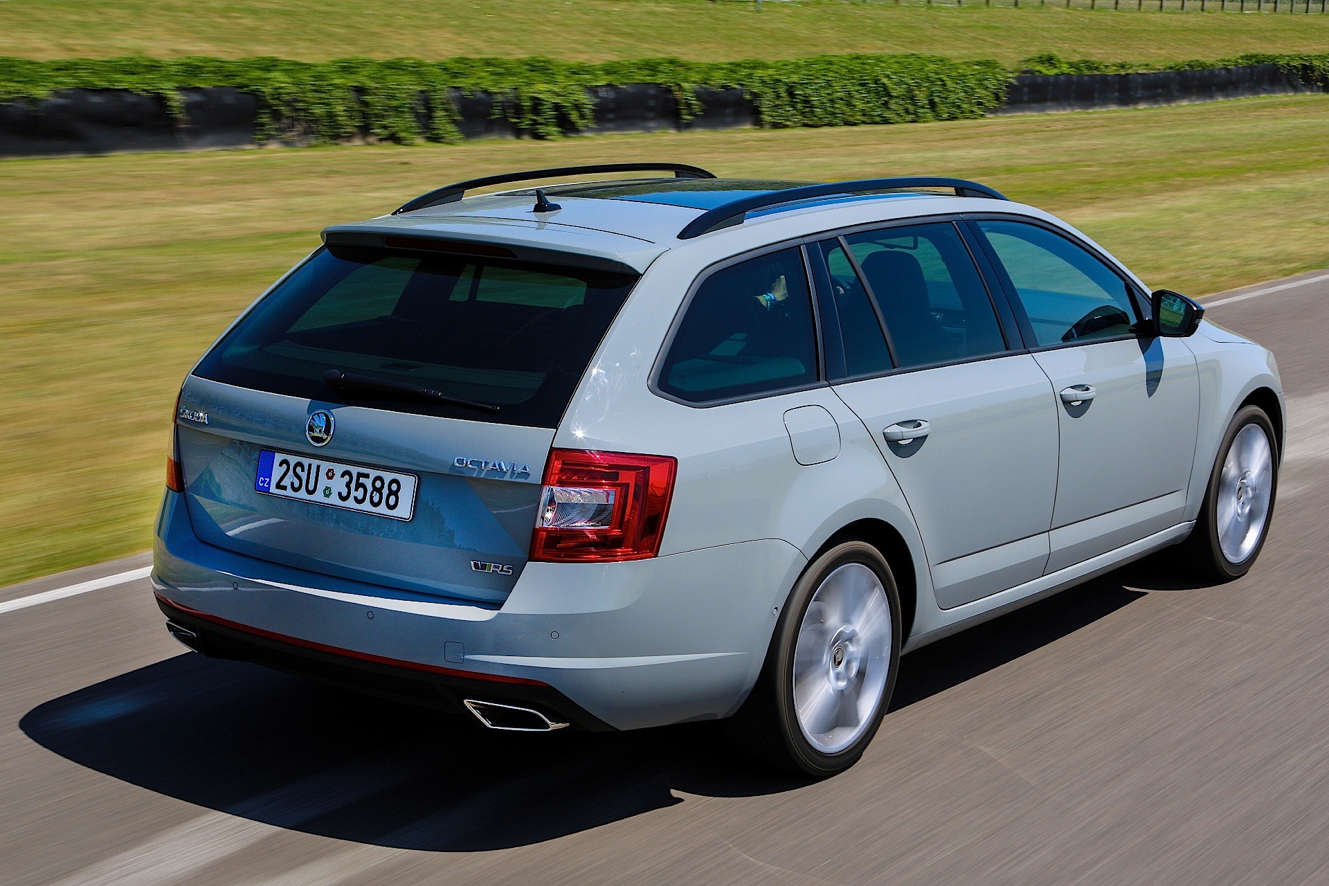 Skoda Octavia Combi Rs photo 41