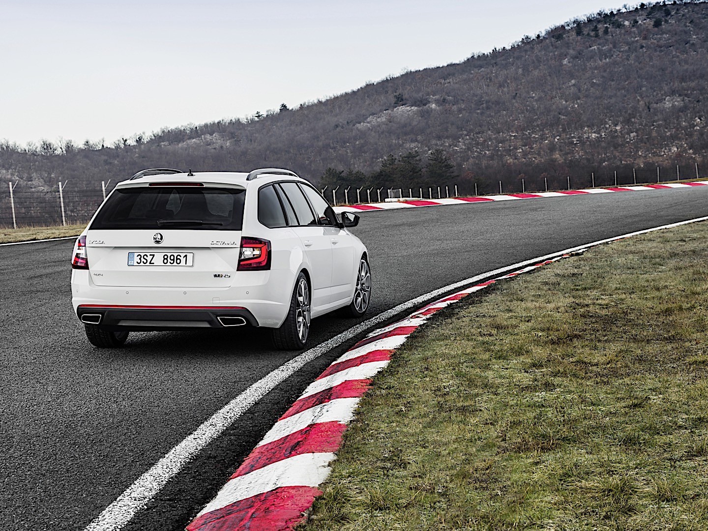 Skoda Octavia Combi Rs photo 8