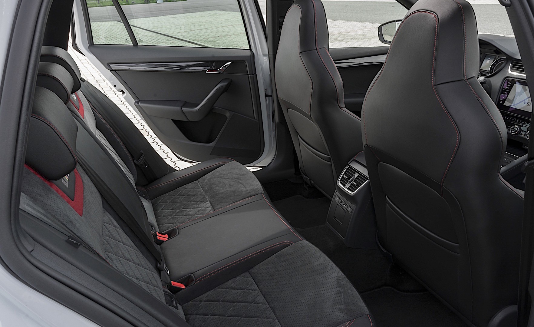 Skoda Octavia Combi Rs photo 36