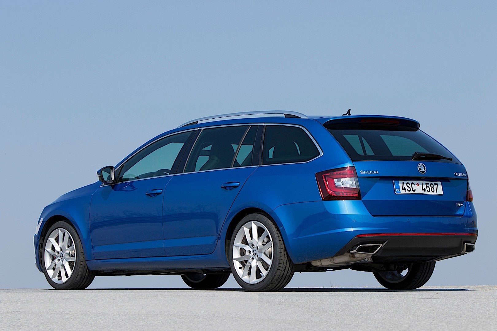 Skoda Octavia Combi Rs photo 25