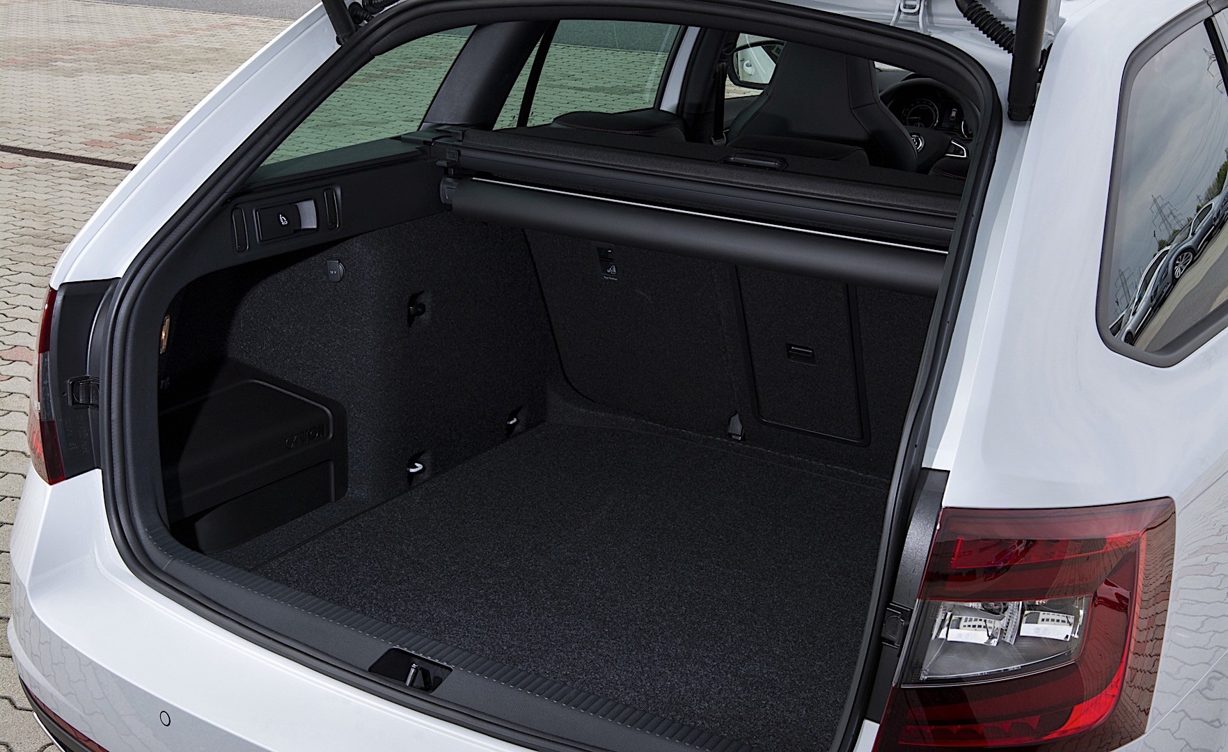 Skoda Octavia Combi Rs photo 39