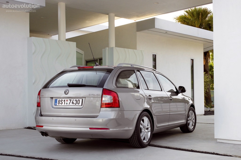 Skoda Octavia Combi photo 2