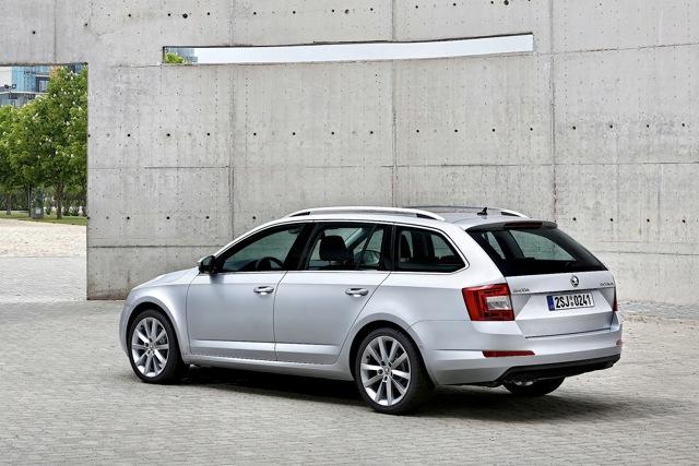 Skoda Octavia Combi photo 11