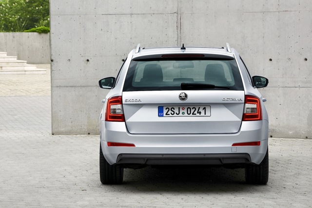Skoda Octavia Combi photo 12