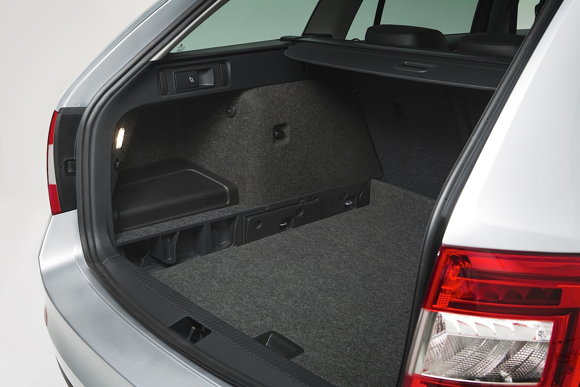 Skoda Octavia Combi photo 19