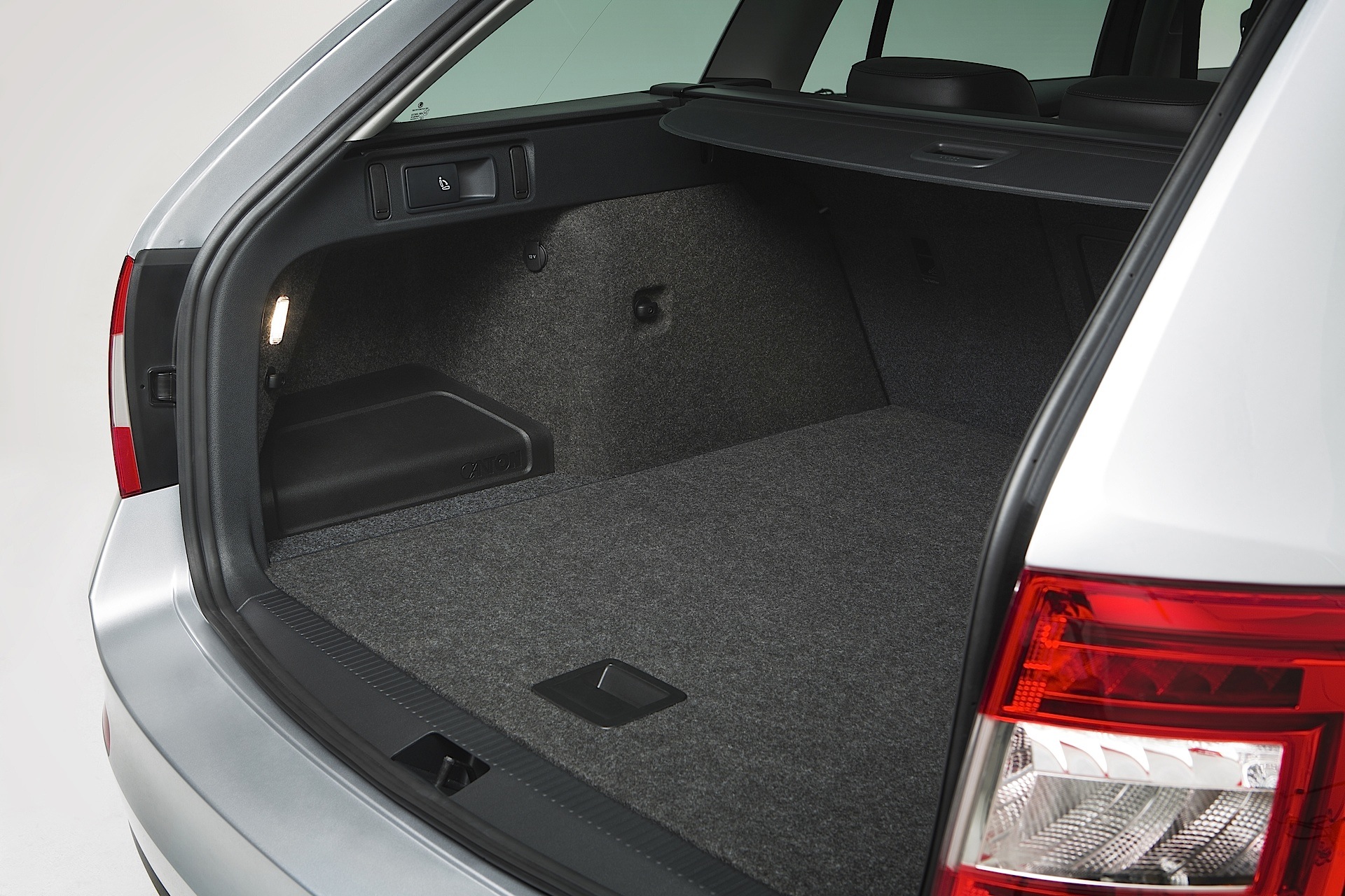 Skoda Octavia Combi photo 20