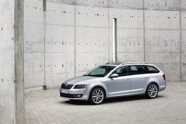 Skoda Octavia Combi photo 8