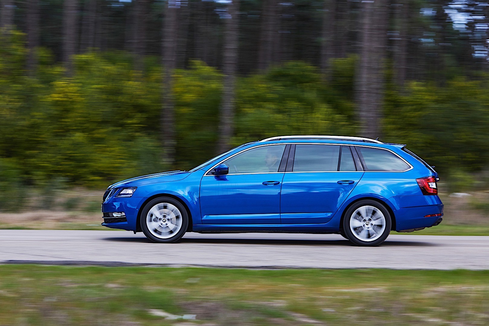 Skoda Octavia Combi photo 2