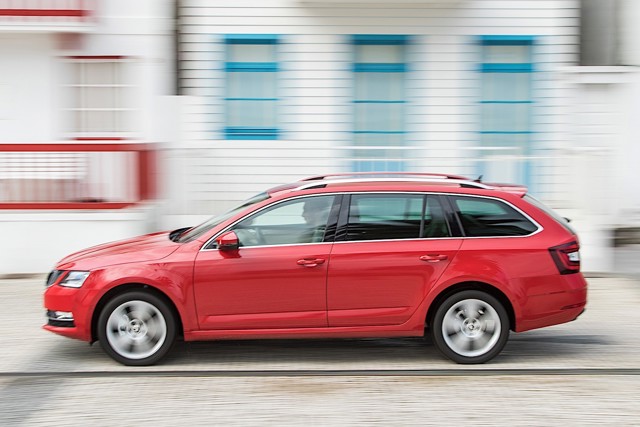 Skoda Octavia Combi photo 8