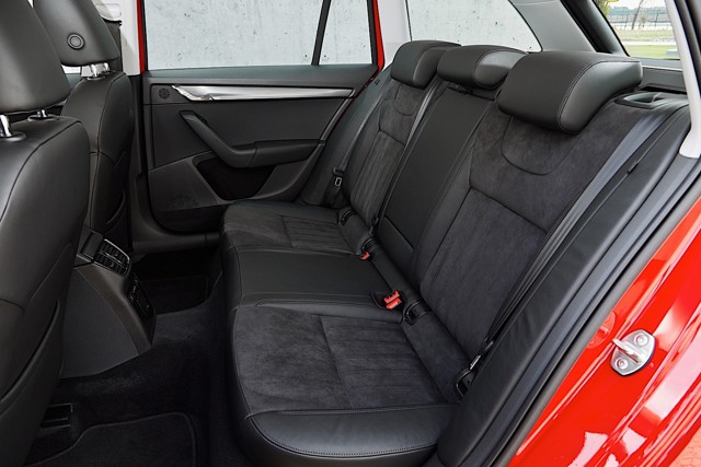 Skoda Octavia Combi photo 27