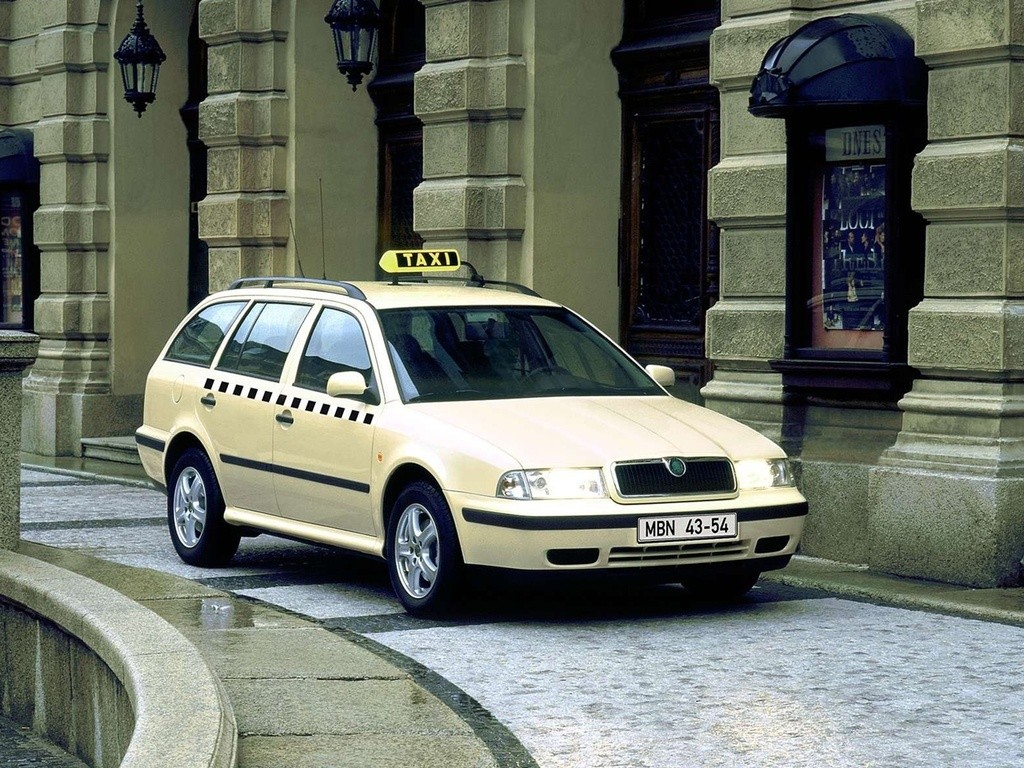 Skoda Octavia Combi photo 2