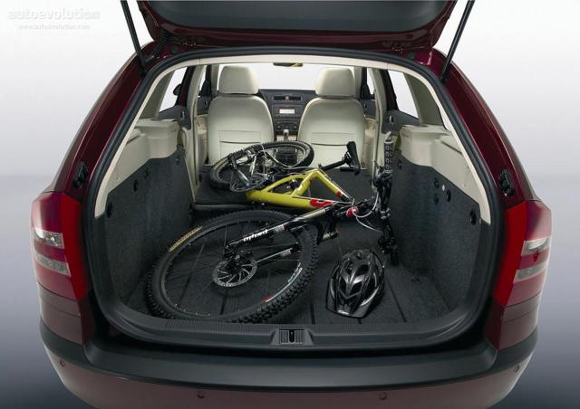 Skoda Octavia Combi photo 4