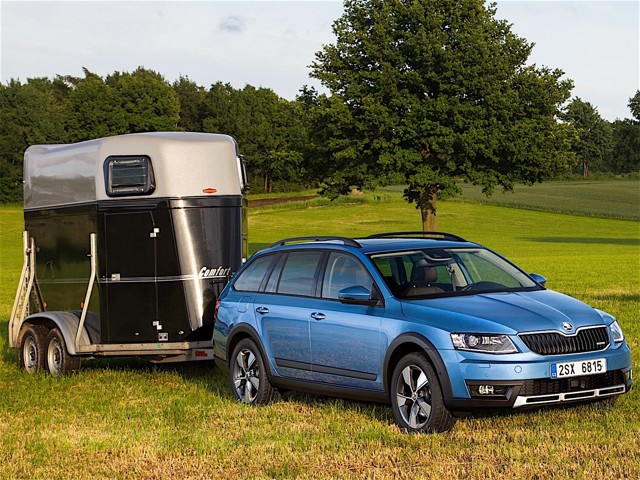 Skoda Octavia Scout photo 1