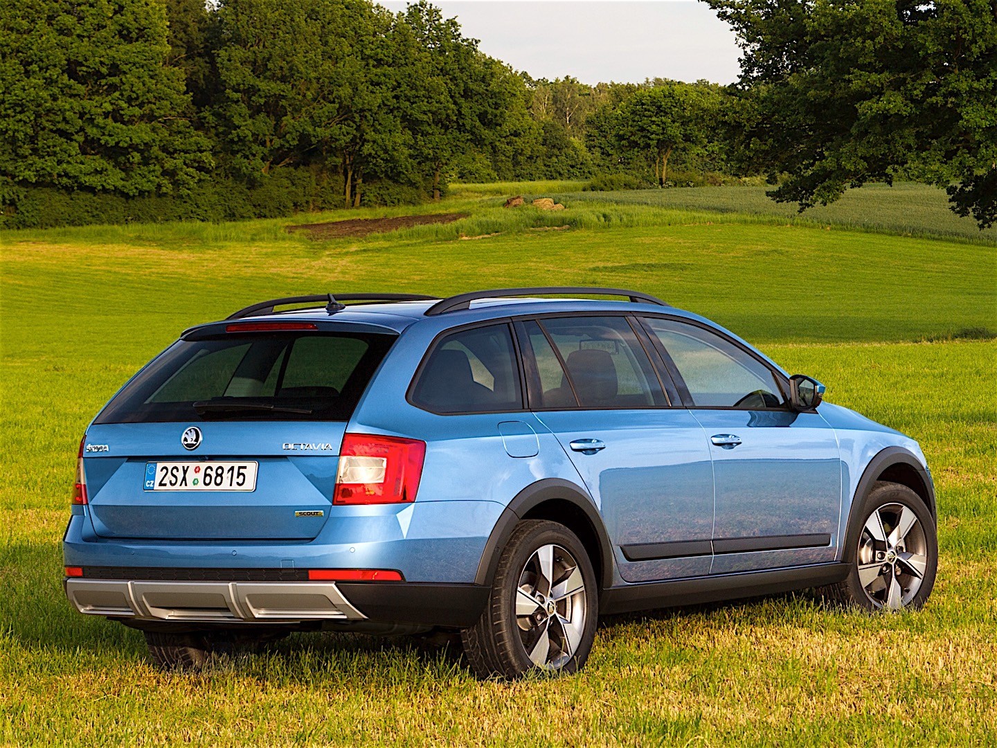 Skoda Octavia Scout photo 2