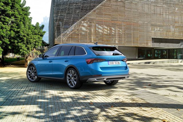Skoda Octavia Scout photo 2