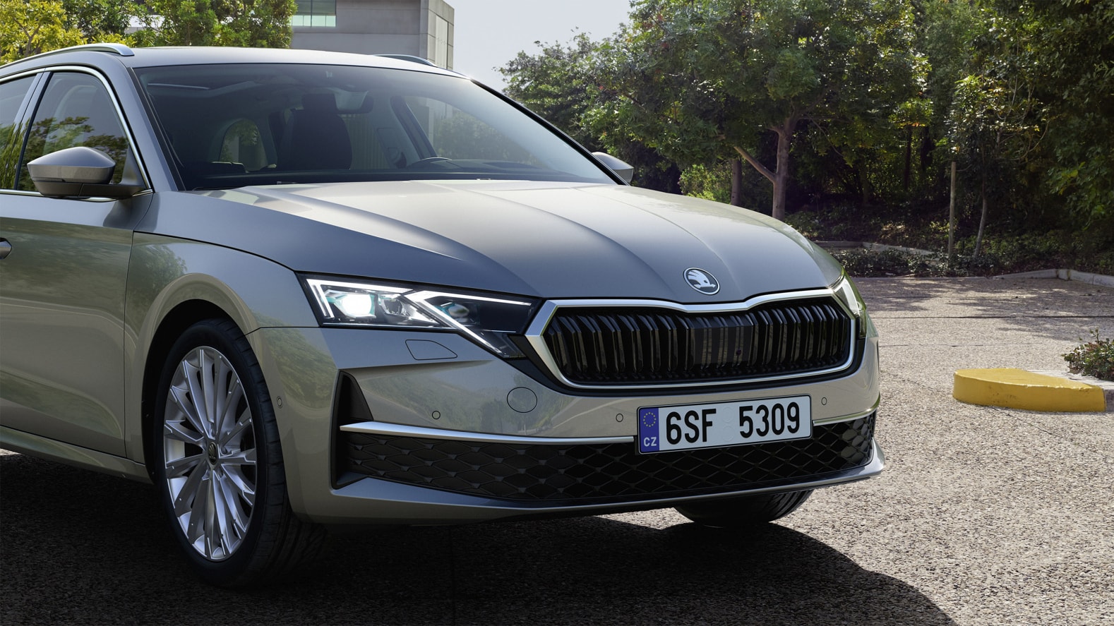 Skoda Octavia photo 2