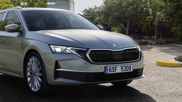Skoda Octavia photo 2
