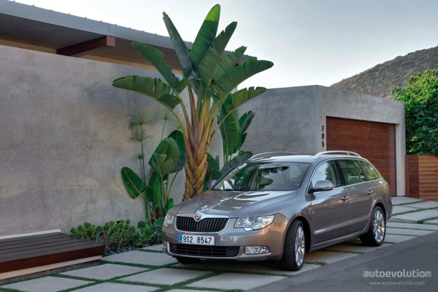 Skoda Superb Combi / Scout photo 2