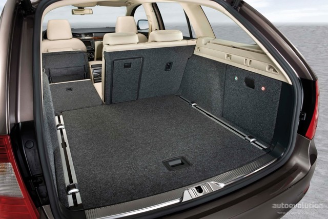 Skoda Superb Combi / Scout photo 34