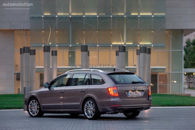 Skoda Superb Combi / Scout photo 8