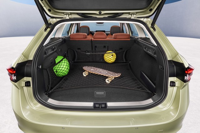 SKODA Superb Combi / Scout