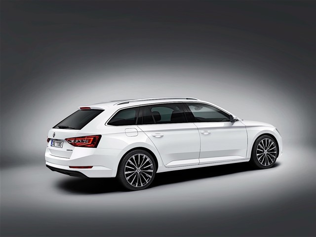 Skoda Superb Combi / Scout photo 2