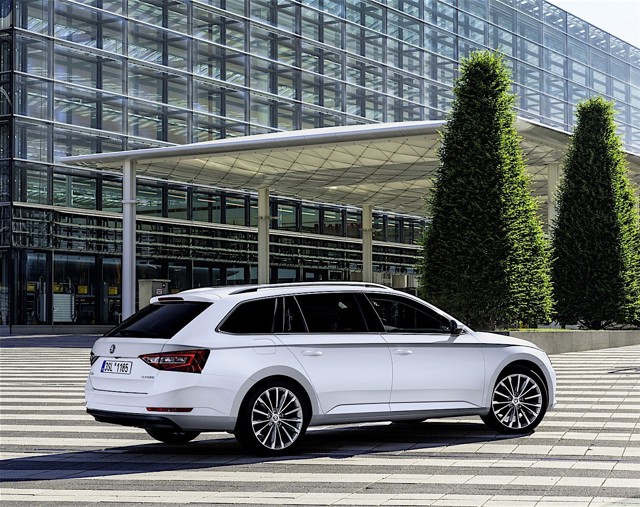 Skoda Superb Combi / Scout photo 7