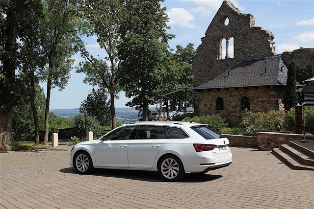 Skoda Superb Combi / Scout photo 13