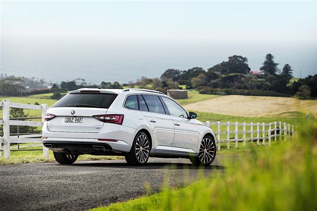 Skoda Superb Combi / Scout photo 21
