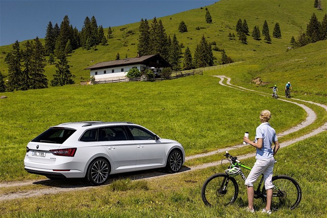 Skoda Superb Combi / Scout photo 30