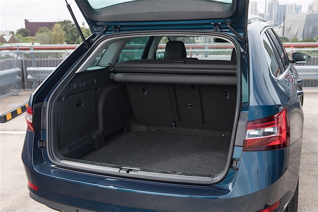 Skoda Superb Combi / Scout photo 57