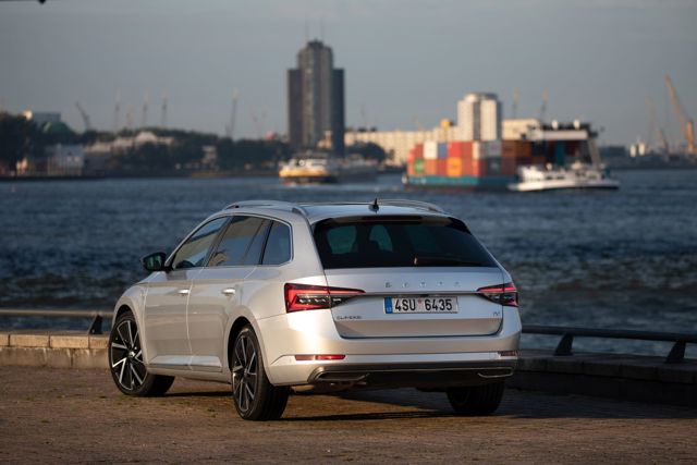 Skoda Superb Combi / Scout photo 13