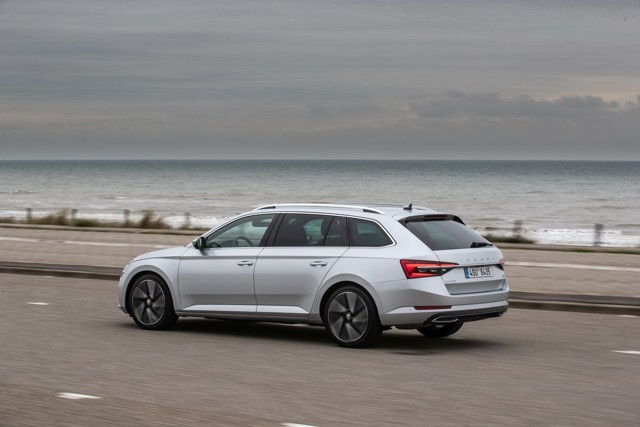 Skoda Superb Combi / Scout photo 18