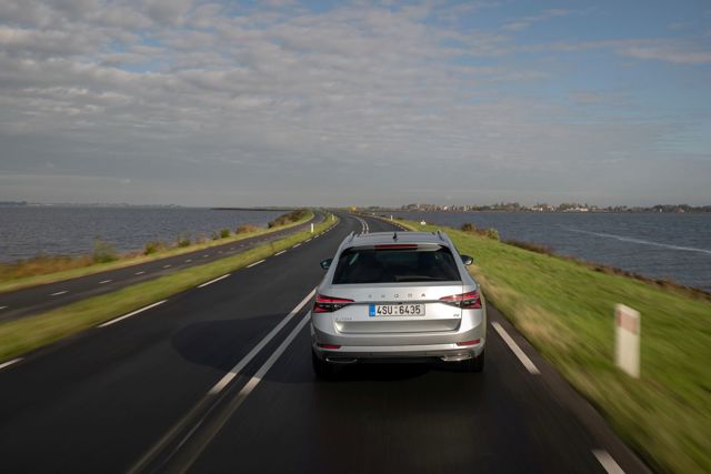 Skoda Superb Combi / Scout photo 21