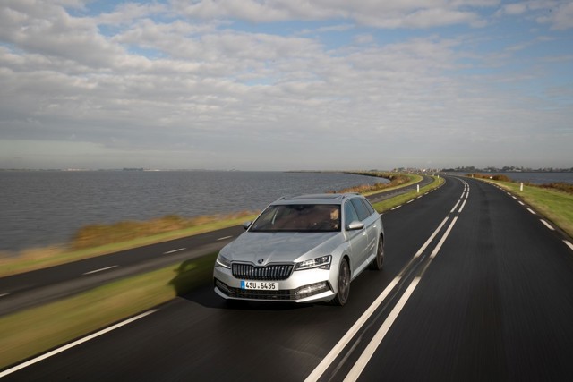 Skoda Superb Combi / Scout photo 22