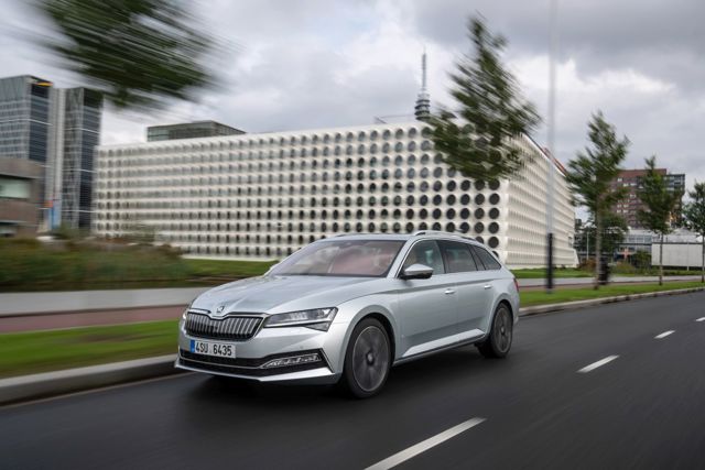Skoda Superb Combi / Scout photo 30