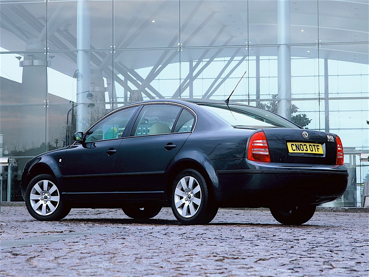 Skoda Superb photo 2