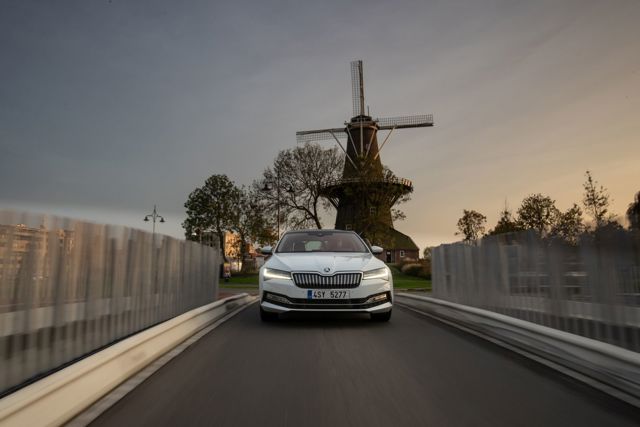 Skoda Superb photo 21