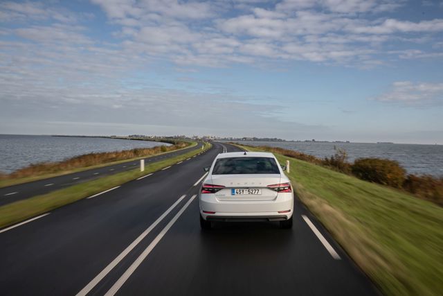 Skoda Superb photo 30