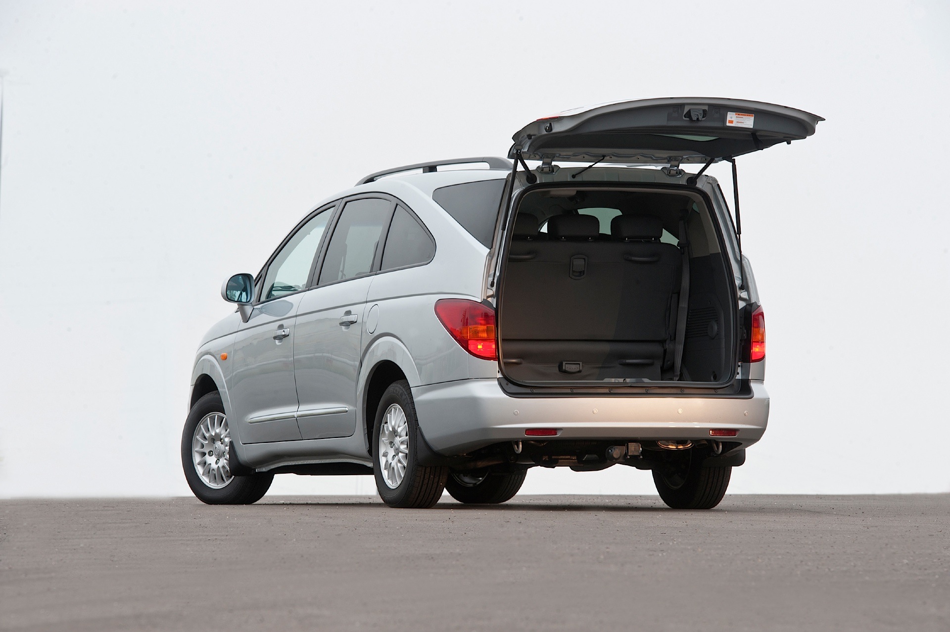 Ssangyong Rodius photo 5