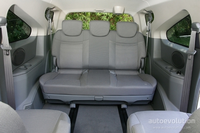 Ssangyong Rodius photo 22