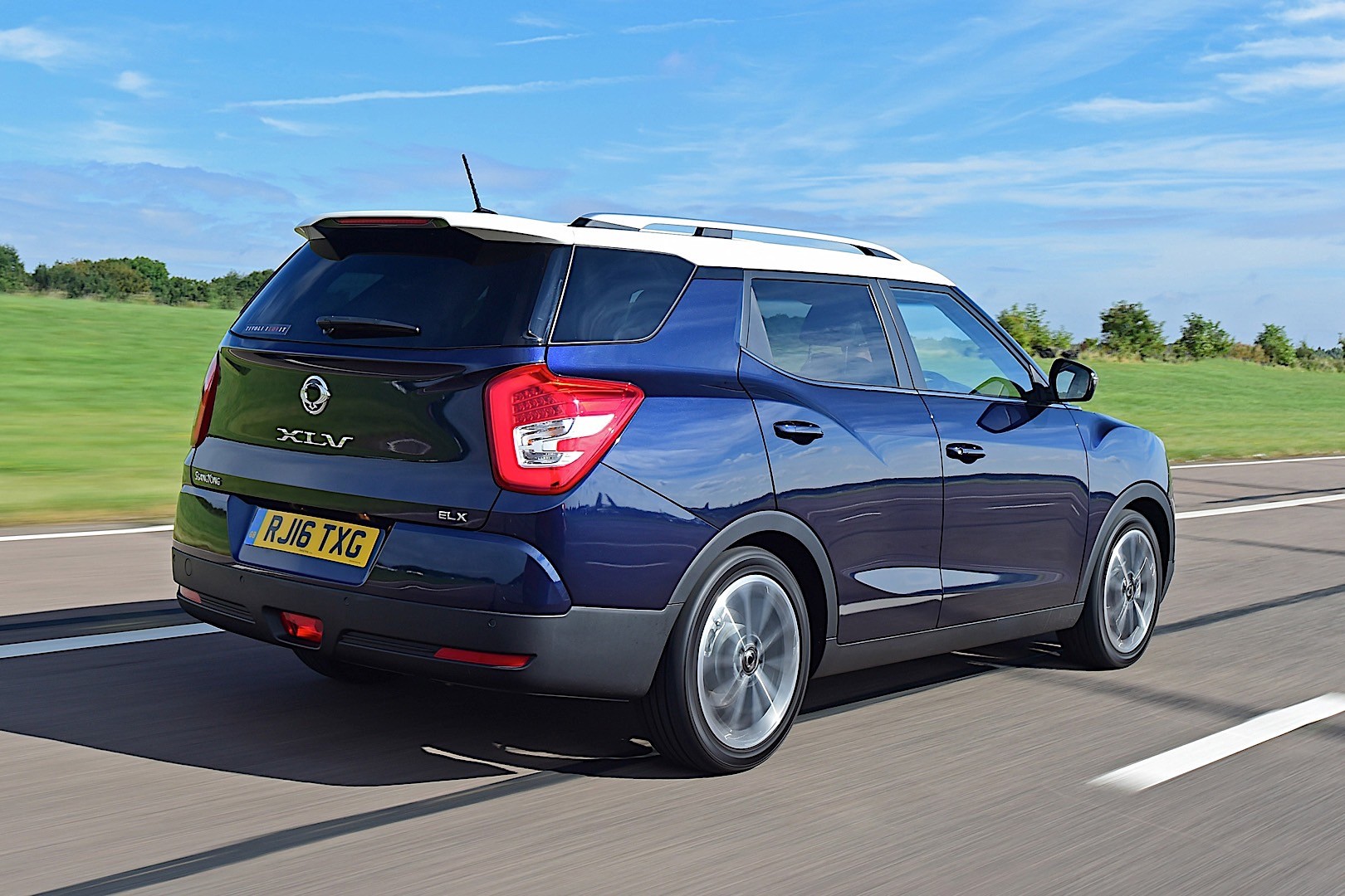 Ssangyong Tivoli Xlv photo 4