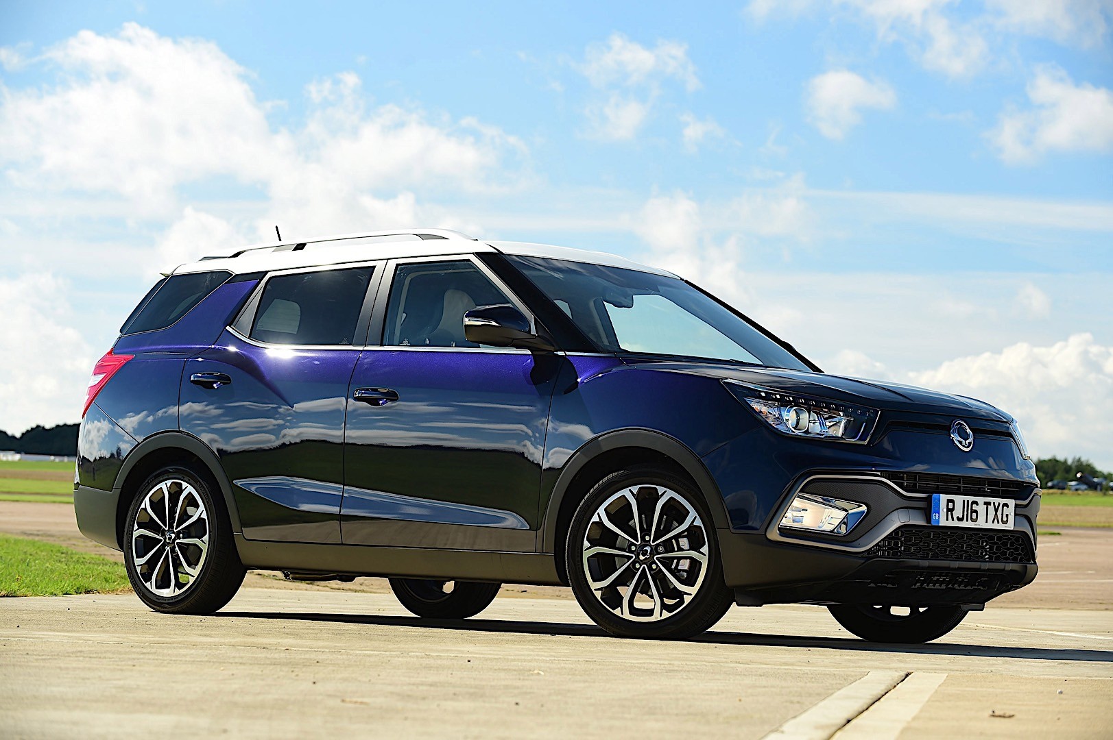 Ssangyong Tivoli Xlv photo 8