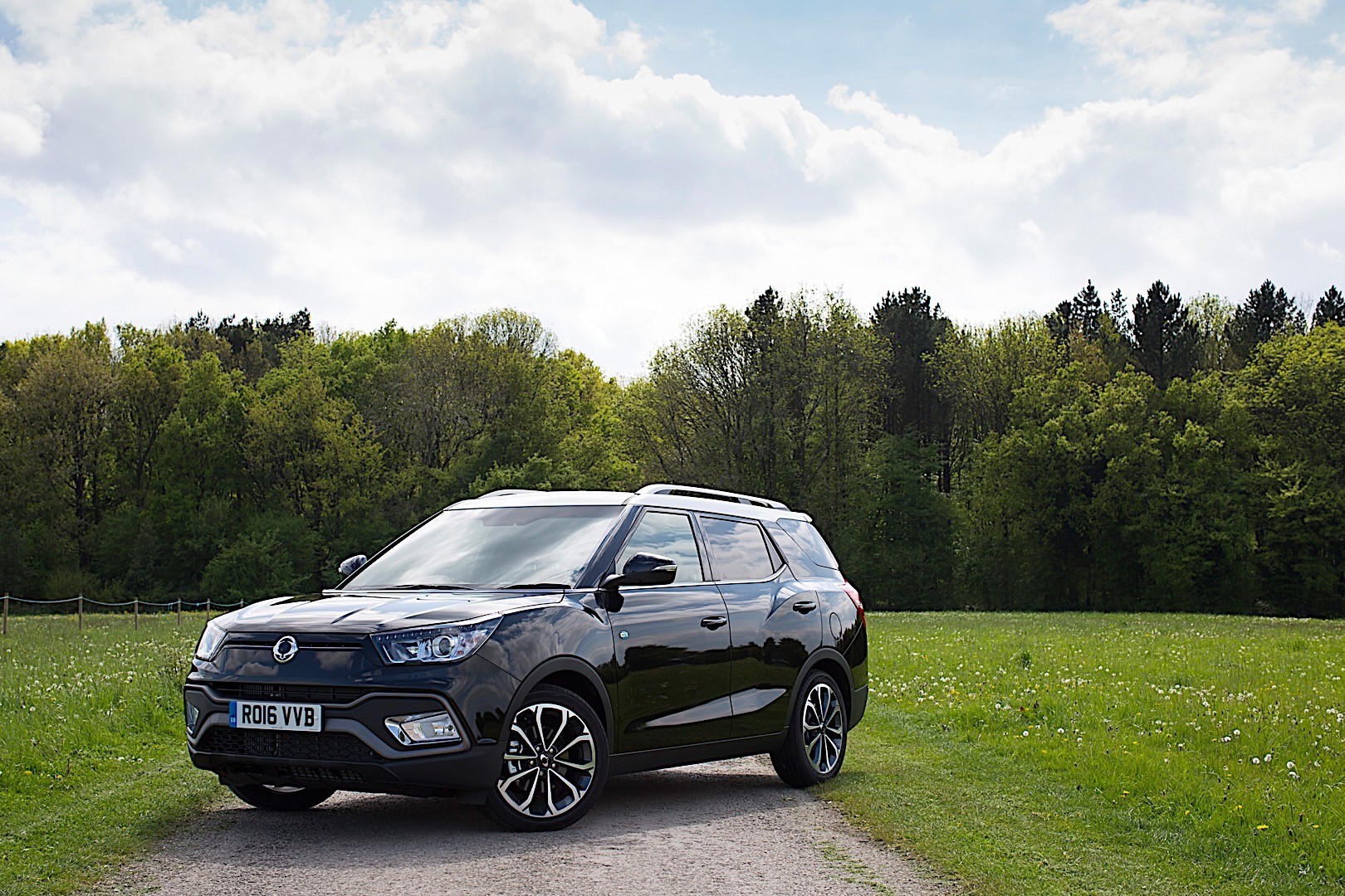 Ssangyong Tivoli Xlv photo 11
