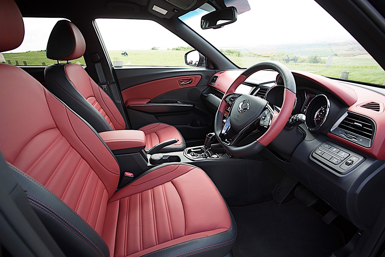 Ssangyong Tivoli Xlv photo 18