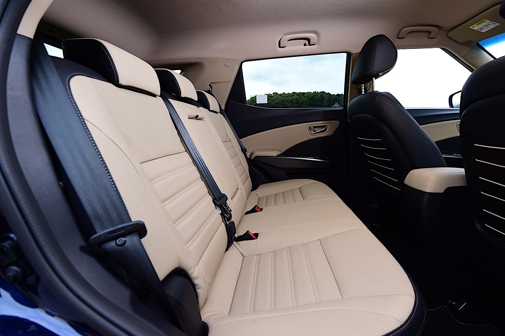 Ssangyong Tivoli Xlv photo 20