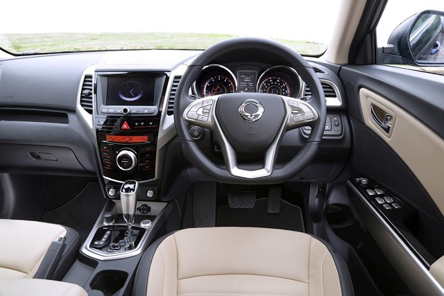 Ssangyong Tivoli foto 109