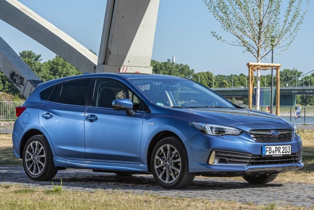 Subaru Impreza photo 2