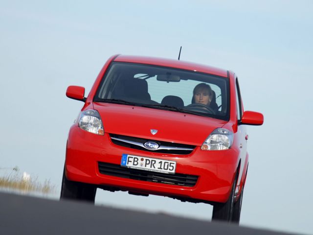 Subaru Justy foto 12